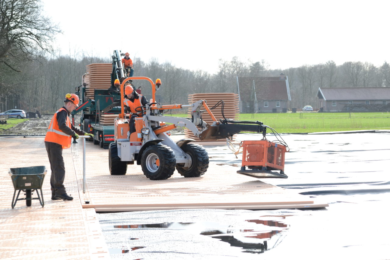 Rijplaten verhuur: Ferex plaatst van composiet rijplaten